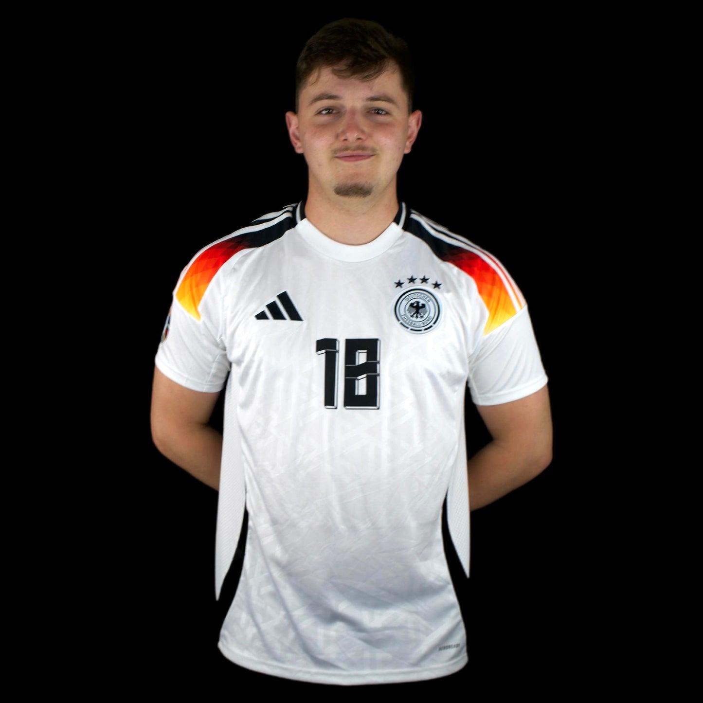 Deutschland - 2024-25 - Heim - L - adidas - Mittelstädt #18