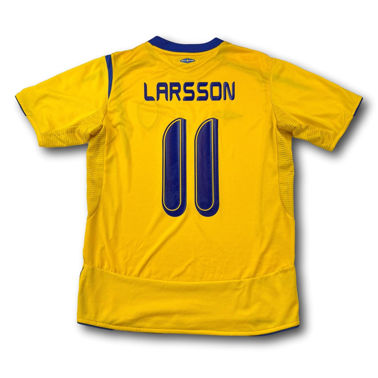 Suède - 2005-06 - Domicile - M - Umbro - Larsson #11 - signé